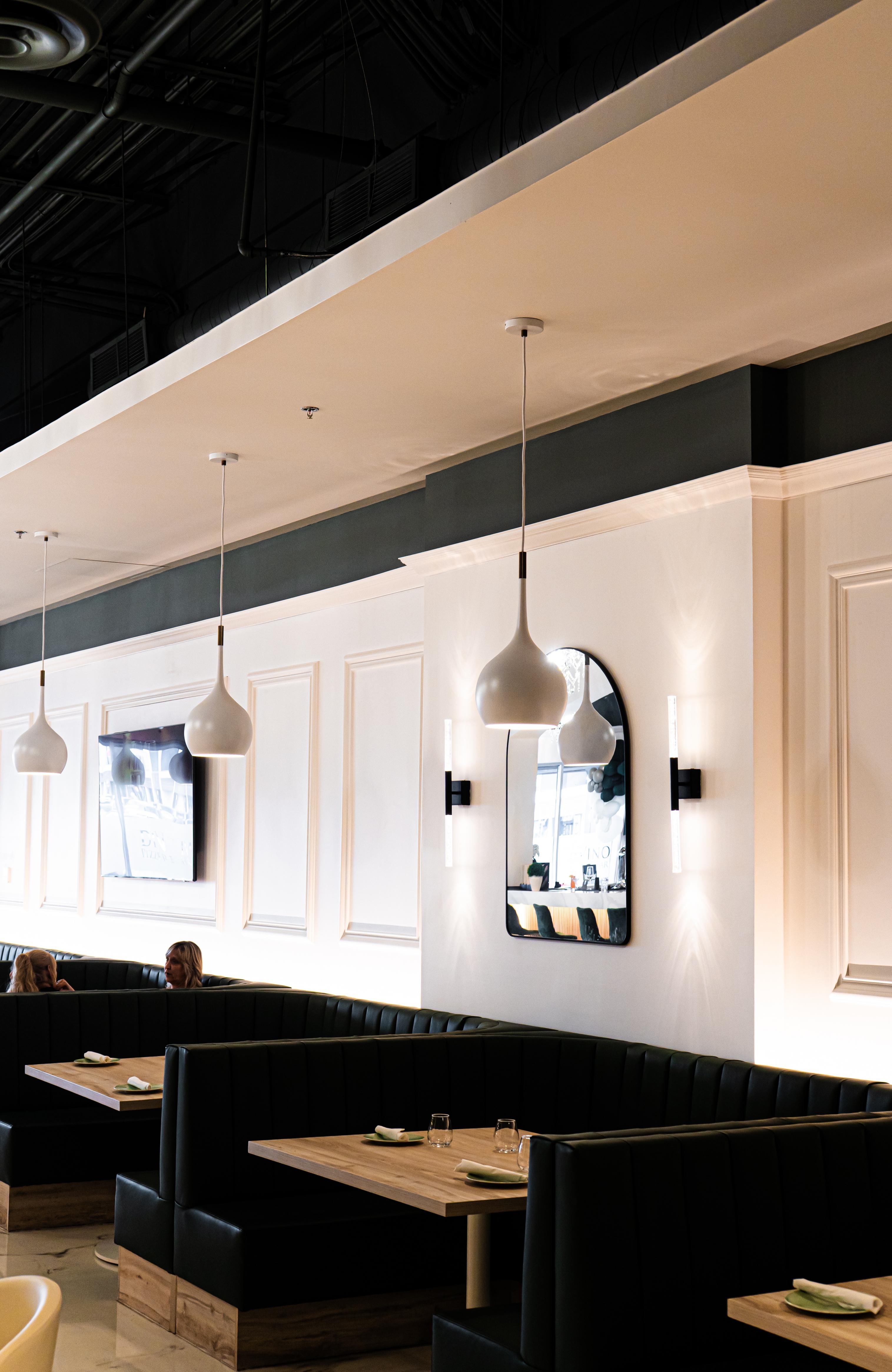 Divino Pizzeria & Grill ambiance